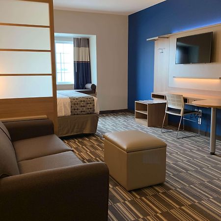 Microtel Inn & Suites By Wyndham Fountain Fort Carson Exterior photo