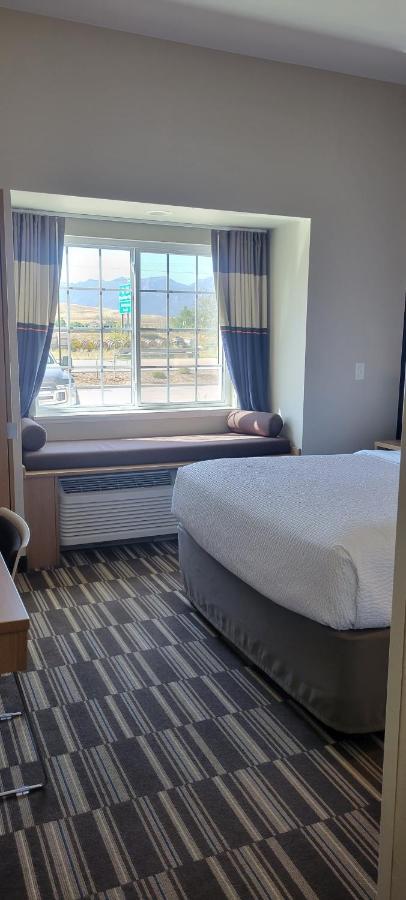 Microtel Inn & Suites By Wyndham Fountain Fort Carson Exterior photo